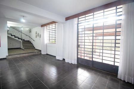 Casa à venda com 350m², 4 quartos e 2 vagas Casa à venda com 350m², 4 quartos e 2 vagasEspaço de Festas