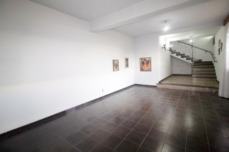 Casa à venda com 350m², 4 quartos e 2 vagas Casa à venda com 350m², 4 quartos e 2 vagasEspaço de Festas