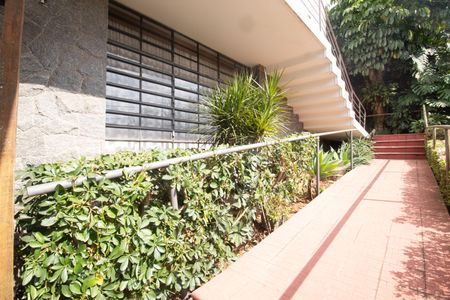 Casa à venda com 350m², 4 quartos e 2 vagas Casa à venda com 350m², 4 quartos e 2 vagasÁrea Externa