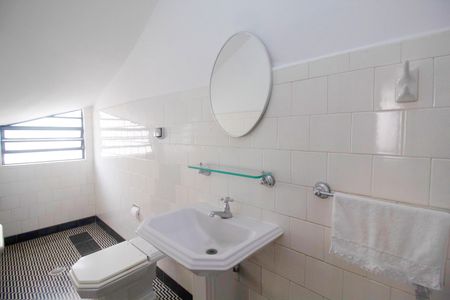 Casa à venda com 350m², 4 quartos e 2 vagas Casa à venda com 350m², 4 quartos e 2 vagasLavabo