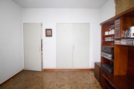 Casa à venda com 350m², 4 quartos e 2 vagas Casa à venda com 350m², 4 quartos e 2 vagasQuarto 4