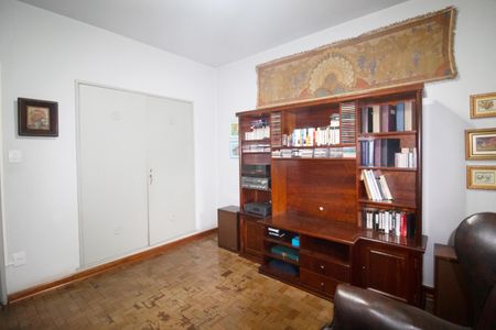 Casa à venda com 350m², 4 quartos e 2 vagas Casa à venda com 350m², 4 quartos e 2 vagasQuarto 4