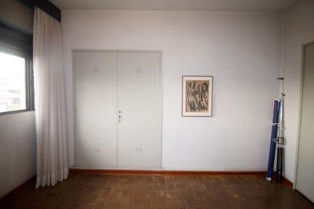 Casa à venda com 350m², 4 quartos e 2 vagas Casa à venda com 350m², 4 quartos e 2 vagasQuarto 2