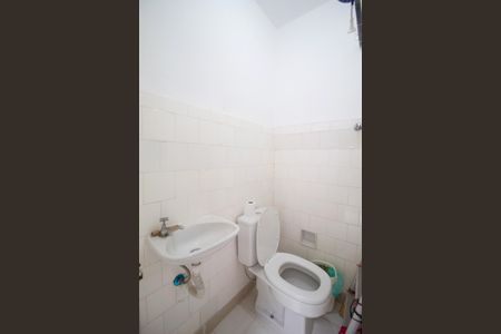 Casa à venda com 350m², 4 quartos e 2 vagas Casa à venda com 350m², 4 quartos e 2 vagasBanheiro de Serviço