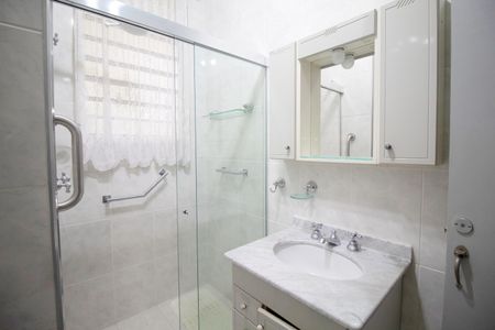 Casa à venda com 350m², 4 quartos e 2 vagas Casa à venda com 350m², 4 quartos e 2 vagasBanheiro Social 1