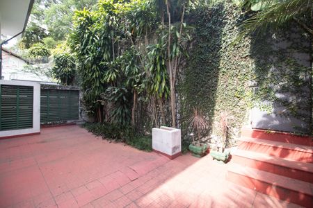 Casa à venda com 350m², 4 quartos e 2 vagas Casa à venda com 350m², 4 quartos e 2 vagasÁrea Externa