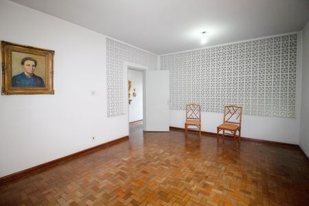 Casa à venda com 350m², 4 quartos e 2 vagas Casa à venda com 350m², 4 quartos e 2 vagasSala