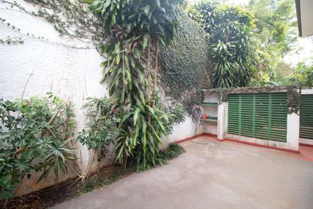 Casa à venda com 350m², 4 quartos e 2 vagas Casa à venda com 350m², 4 quartos e 2 vagasÁrea Externa