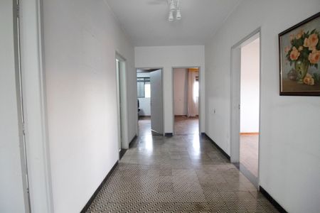 Casa à venda com 350m², 4 quartos e 2 vagas Casa à venda com 350m², 4 quartos e 2 vagasCorredor