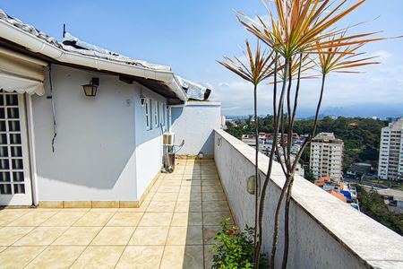 Apartamento à venda com 215m², 4 quartos e 2 vagasCobertura