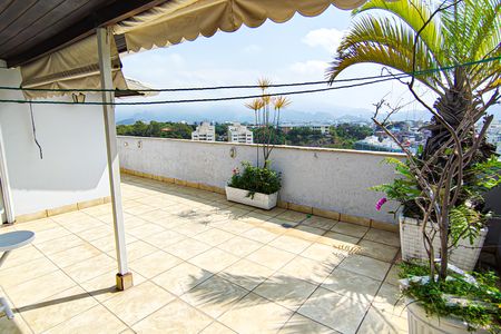 Apartamento à venda com 215m², 4 quartos e 2 vagasCobertura