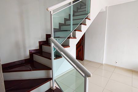 Apartamento à venda com 215m², 4 quartos e 2 vagasEscada