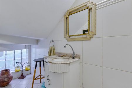 Casa de Condomínio à venda com 4 quartos, 177m² em Vila Elvira, São Paulo