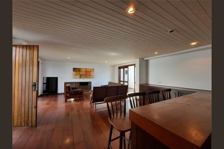 Casa à venda com 277m², 3 quartos e 4 vagas