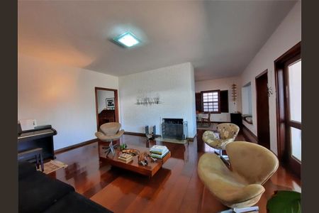 Casa à venda com 277m², 3 quartos e 4 vagas