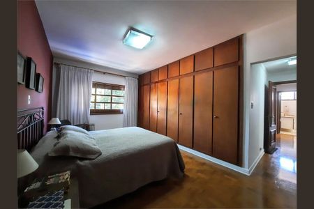 Casa à venda com 277m², 3 quartos e 4 vagas