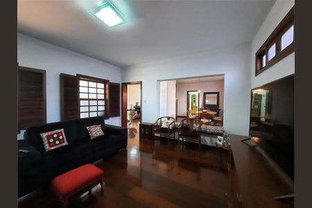 Casa à venda com 277m², 3 quartos e 4 vagas