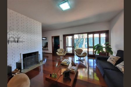 Casa à venda com 277m², 3 quartos e 4 vagas