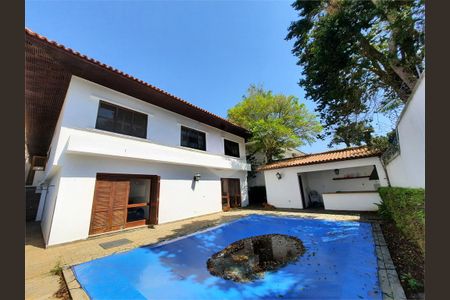 Casa à venda com 277m², 3 quartos e 4 vagas