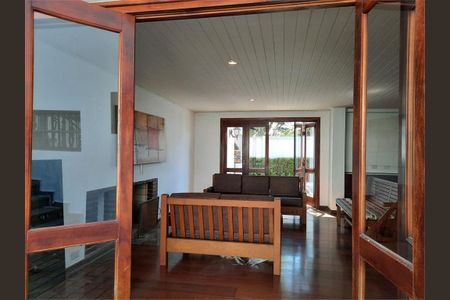 Casa à venda com 277m², 3 quartos e 4 vagas