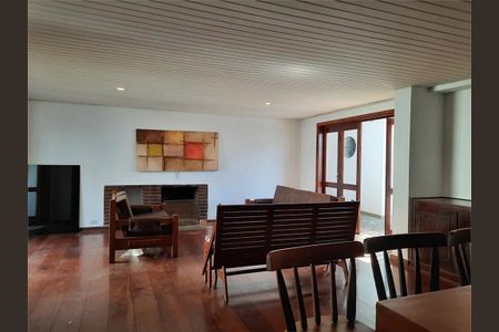 Casa à venda com 277m², 3 quartos e 4 vagas