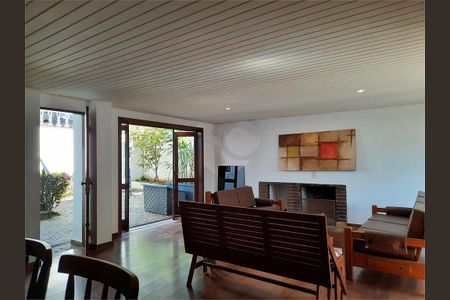 Casa à venda com 277m², 3 quartos e 4 vagas