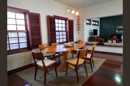 Casa à venda com 277m², 3 quartos e 4 vagas