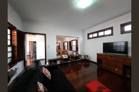 Casa à venda com 277m², 3 quartos e 4 vagas