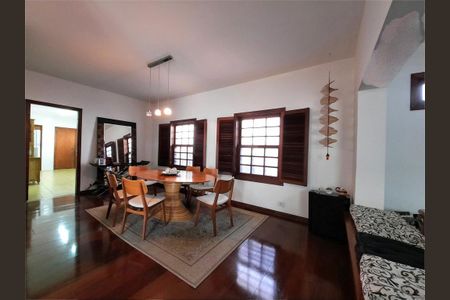 Casa à venda com 277m², 3 quartos e 4 vagas