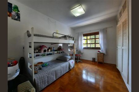 Casa à venda com 277m², 3 quartos e 4 vagas