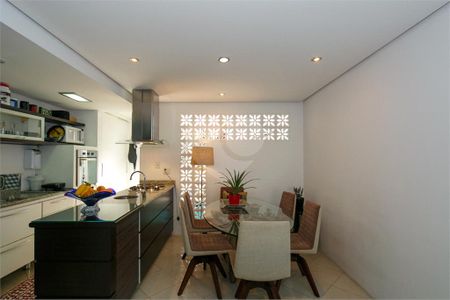 Casa à venda com 2 quartos, 166m² em Vila Campo Grande, São Paulo