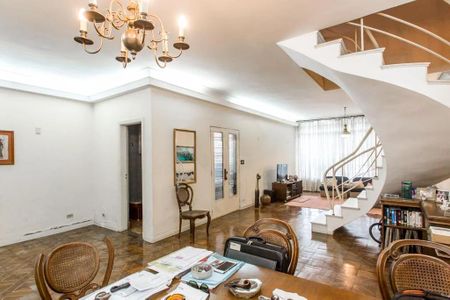 Casa à venda com 3 quartos, 240m² em Vila Mariana, São Paulo