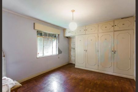 Casa à venda com 240m², 3 quartos e 2 vagas