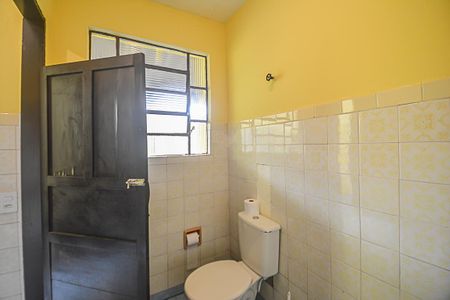 Casa à venda com 460m², 2 quartos e 3 vagas Casa à venda com 460m², 2 quartos e 3 vagasBanheiro de Serviço