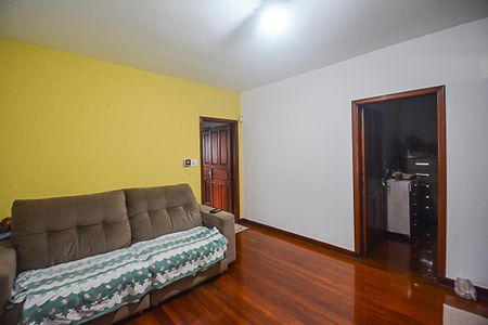 Casa à venda com 460m², 2 quartos e 3 vagas Casa à venda com 460m², 2 quartos e 3 vagasSala