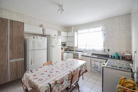 Casa à venda com 460m², 2 quartos e 3 vagas Casa à venda com 460m², 2 quartos e 3 vagasCozinha