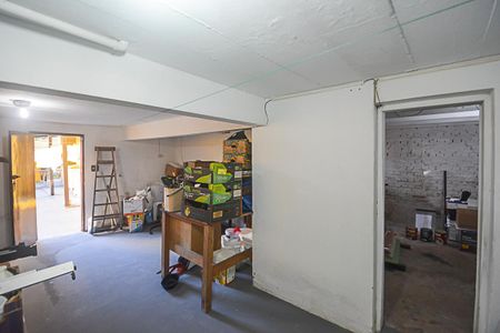 Casa à venda com 460m², 2 quartos e 3 vagas Casa à venda com 460m², 2 quartos e 3 vagasSótão