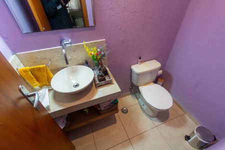 Casa à venda com 160m², 2 quartos e 2 vagas Casa à venda com 160m², 2 quartos e 2 vagasLavabo