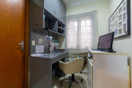 Casa à venda com 160m², 2 quartos e 2 vagas Casa à venda com 160m², 2 quartos e 2 vagasEscritório