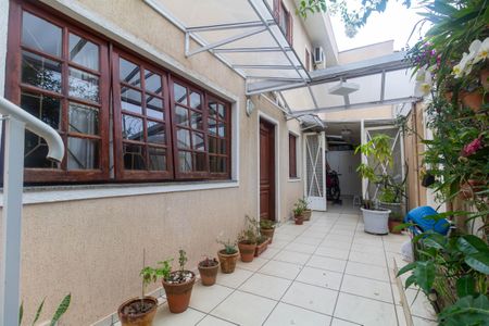 Casa à venda com 160m², 2 quartos e 2 vagas Casa à venda com 160m², 2 quartos e 2 vagasQuintal