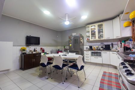 Casa à venda com 160m², 2 quartos e 2 vagas Casa à venda com 160m², 2 quartos e 2 vagasCozinha