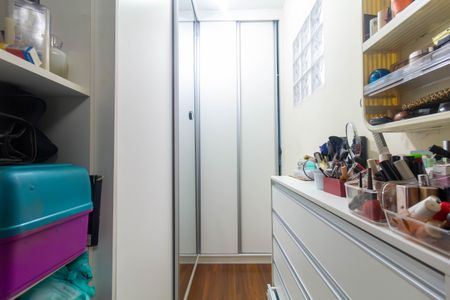 Casa à venda com 160m², 2 quartos e 2 vagas Casa à venda com 160m², 2 quartos e 2 vagasCloset