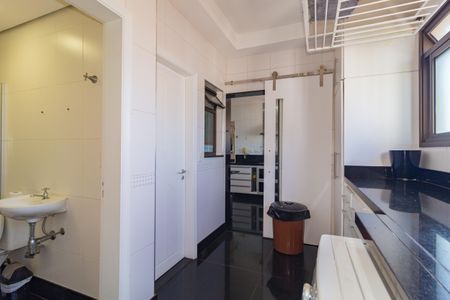 Apartamento para alugar com 370m², 3 quartos e 6 vagasÁrea de Serviço
