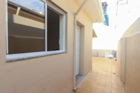 Casa para alugar com 70m², 2 quartos e 1 vagaCorredor Lateral