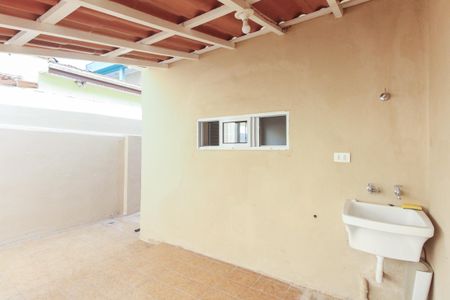 Casa para alugar com 70m², 2 quartos e 1 vagaÁrea de Serviço e Quintal