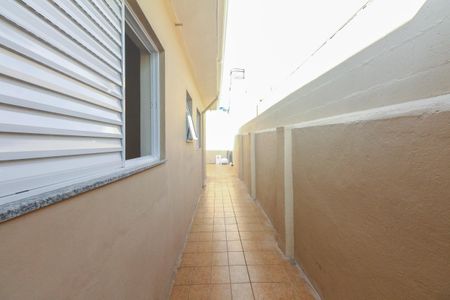 Casa para alugar com 70m², 2 quartos e 1 vagaCorredor Lateral