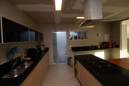 Casa de condomínio à venda com 350m², 3 quartos e 2 vagasCozinha