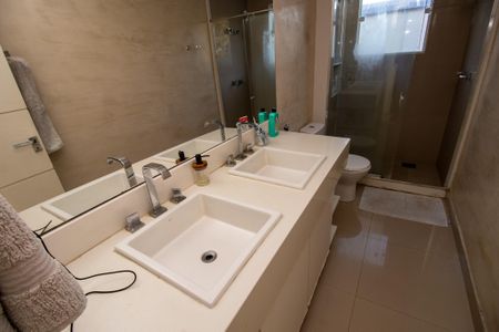 Casa de condomínio à venda com 350m², 3 quartos e 2 vagasBanheiro /Quarto 2