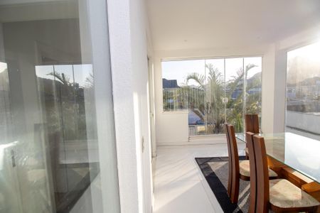 Casa de condomínio à venda com 350m², 3 quartos e 2 vagasCopa