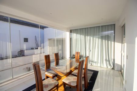 Casa de condomínio à venda com 350m², 3 quartos e 2 vagasCopa